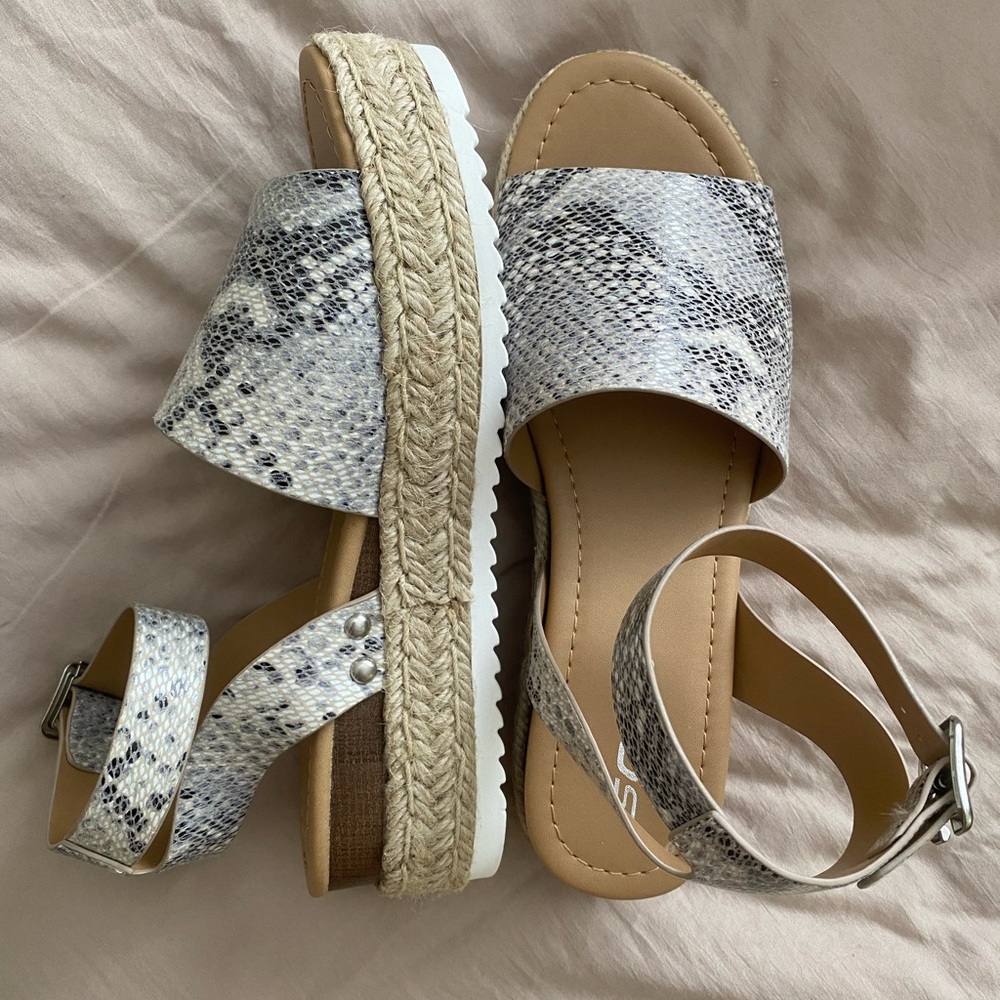 Platform sandals
